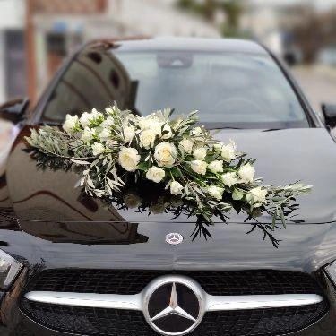 Detail of wedding car floral decoration